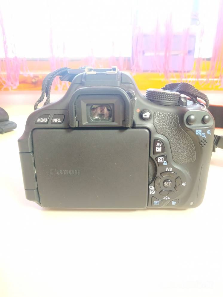 Продам фотоапарат Canon EOS 600D