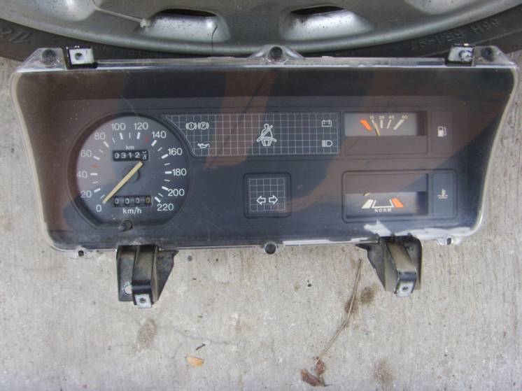 Ford Sierra щиток приборов (приборная панель) На бензиновую и дизель