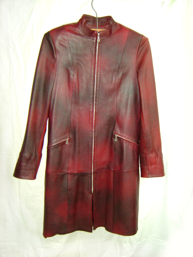 Женская кожаная куртка / плащ (размер L)