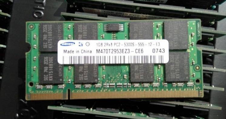Память для ноутбуков - SO-DIMM DDR2 объемом 1Gb