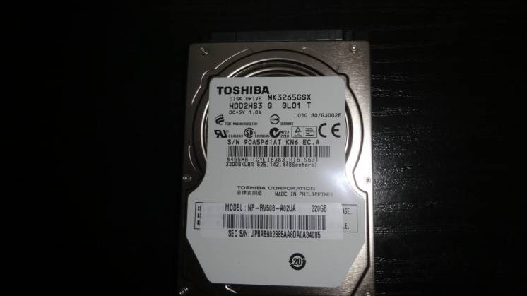 HDD 2.5 Tohiba  SATA 320 gb идеал