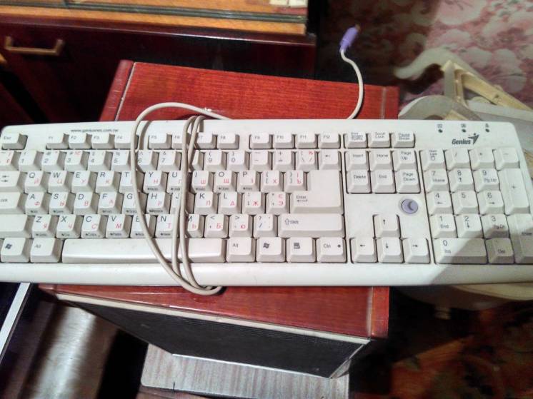 Клавиатура к компютеру