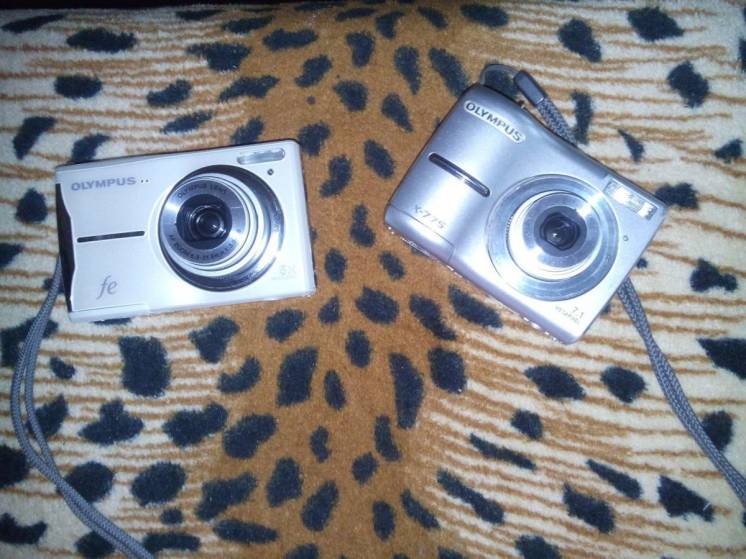 Два фотоаппарата на запчасти