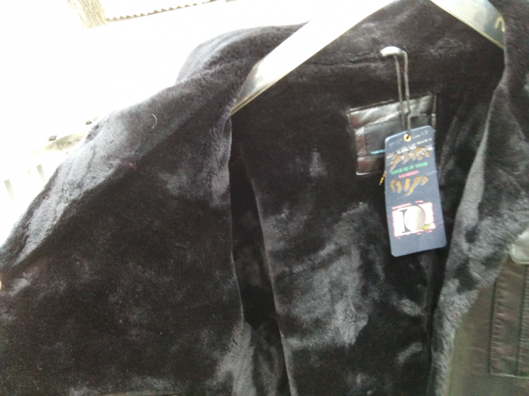 Продам куртку новую, зимнюю,кожзам.Размер 4XL(48-50)