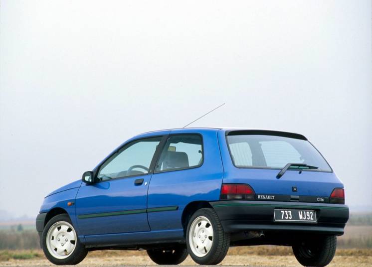 Renault Clio I по запчастям.