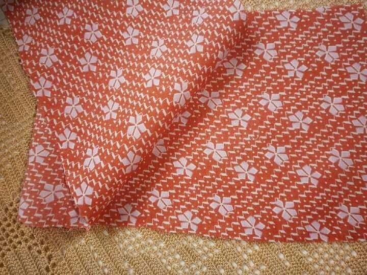 Ткань батист хлопок, апельсиновый цвет с белыми  листиками