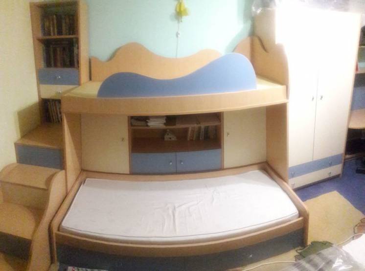 Продам комплект мебели для детской комнаты.