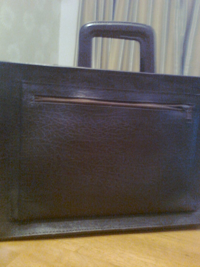 Кожаный портфель - сумка коричневого цвета. Новый