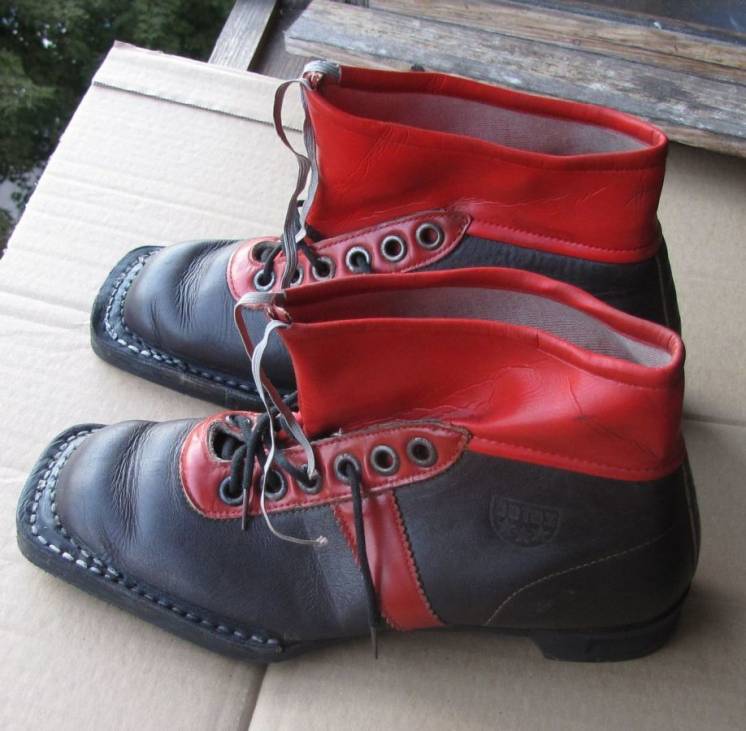 Ботинки лыжные времён СССР: botas (Чехия)