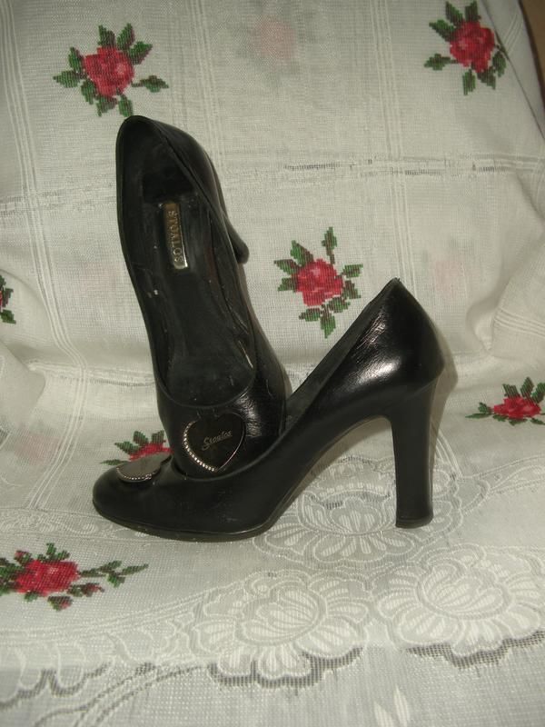 Туфли женские,черные кожаные,р.39,150грн.