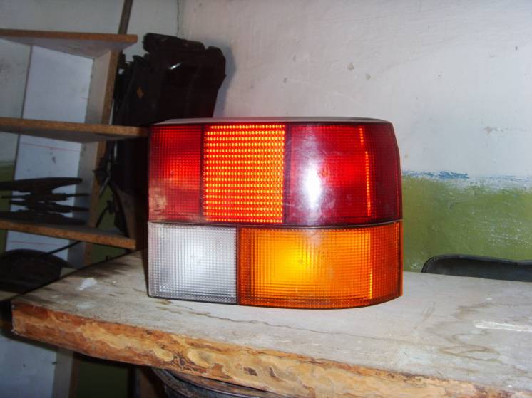 На Renault 19, 88-91 г.в. хэтчбек правый задний фонарь оригинальный.