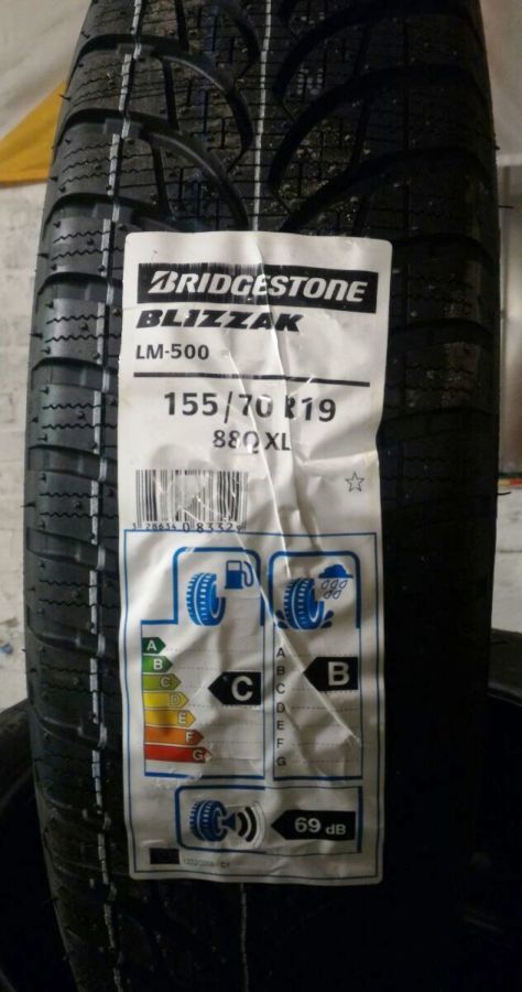 Продам 155/70 R19 88Q Bridgestone Blizzak LM-500 автошины новые зимние