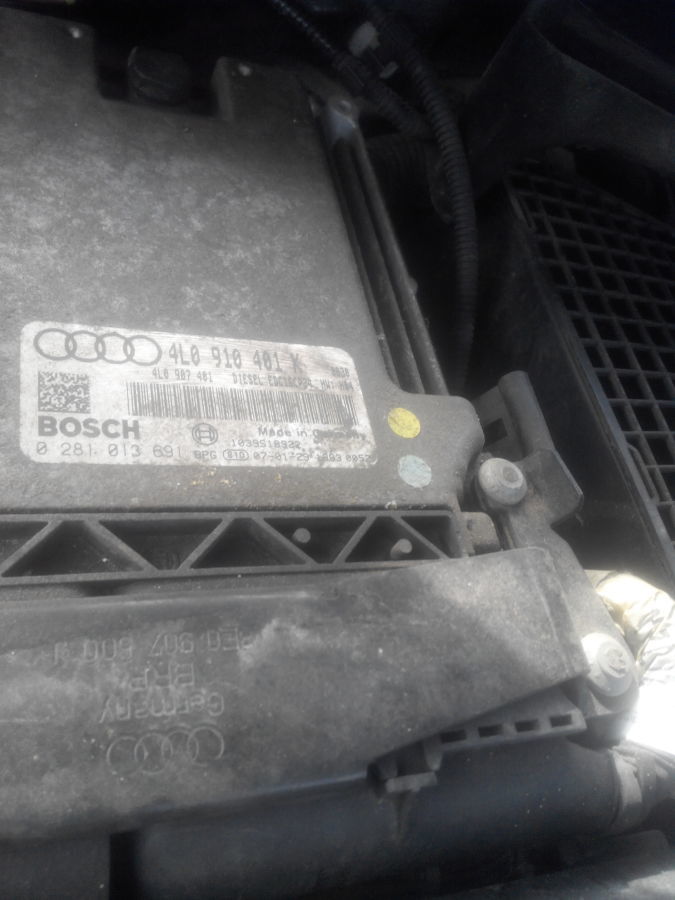 Блок управления двигателем эбу Audi Q7 4L0910401K