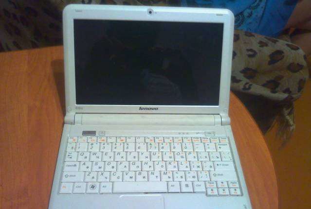 Нерабочий  ноутбук  Lenovo IdeaPad S12(белого цвета) на запчасти .