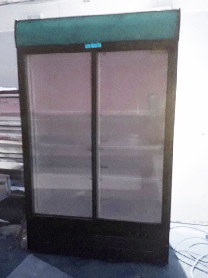 Холодильный шкаф витрина бу со стеклянной дверью Ubc на 700 л