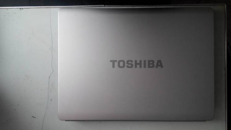 Ноутбук Toshiba L300 на запчасти