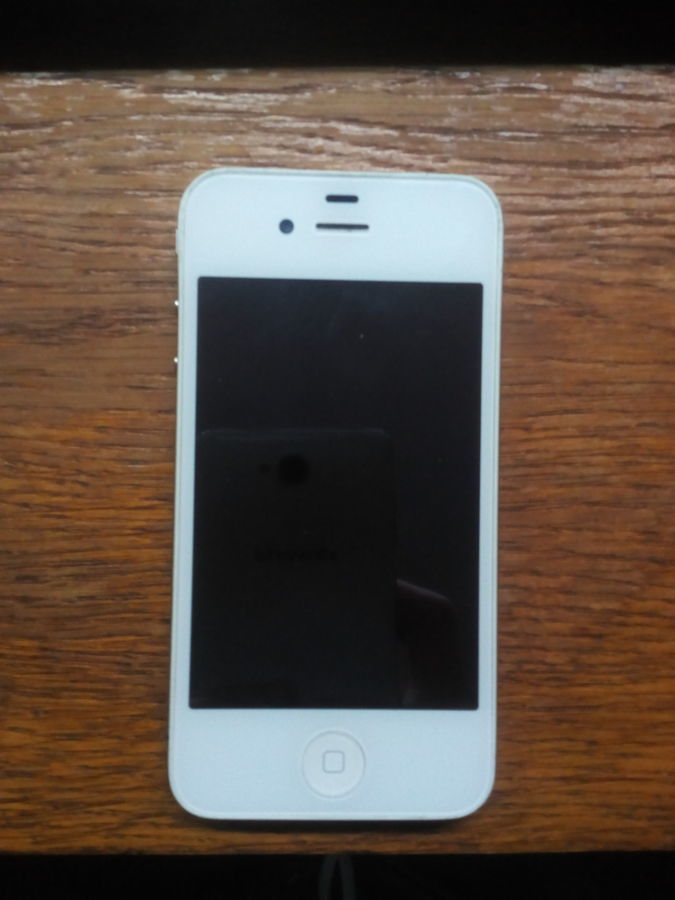 Продам iPhone 4 16Gb оригинал. iCloud чистый.