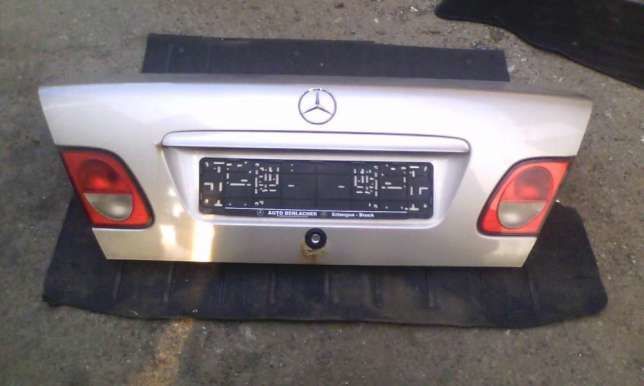 Мерседес Mercedes w210  кришка багажника фонар