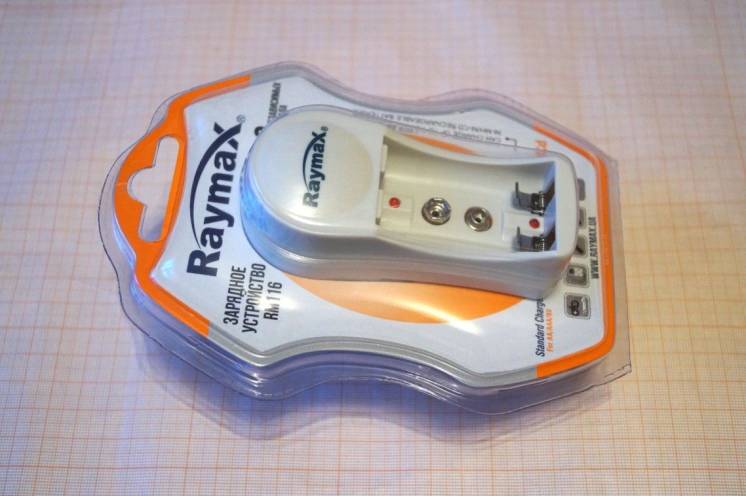 Зарядное устройство Raymax RM116 для аккумуляторов типа AA, AAA, Крона