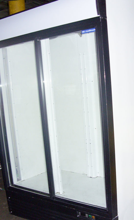 Холодильный шкаф со стеклянными дверьми купе бу Ubc
