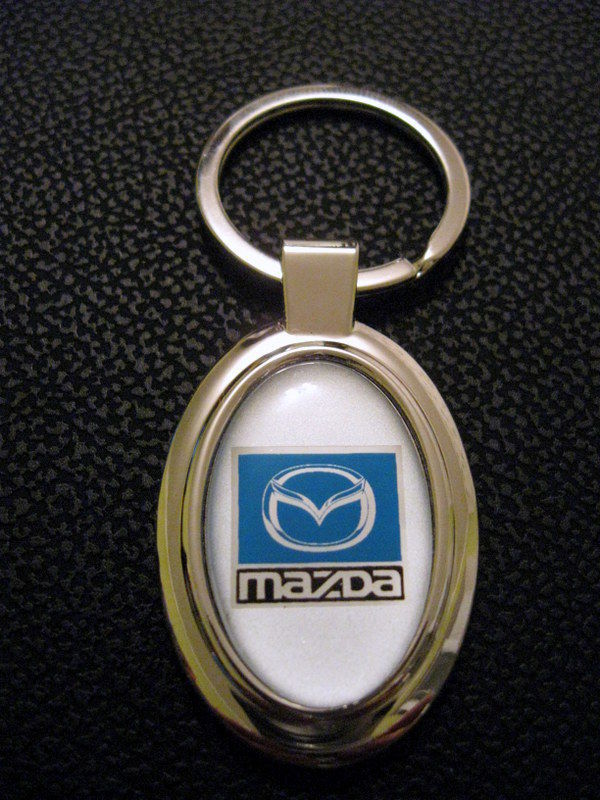 Брелок Mazda.
