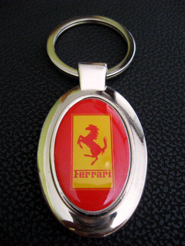 Брелок Ferrari.