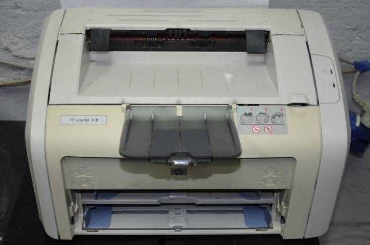 Принтер HP LaserJet 1018 лазерный не чипован