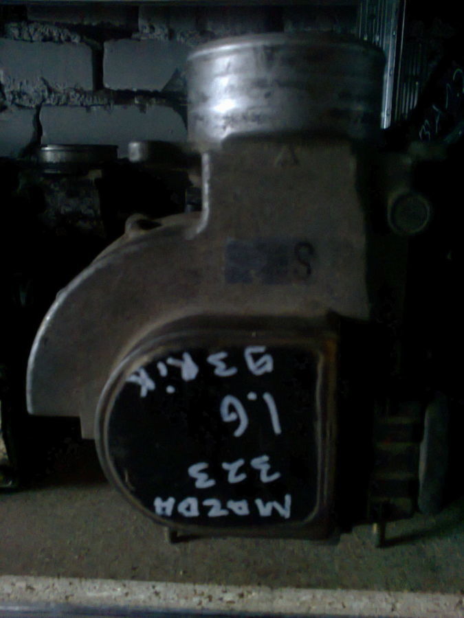 Расходомер воздуха воздухомер Mazda 323 1.6 оригинал