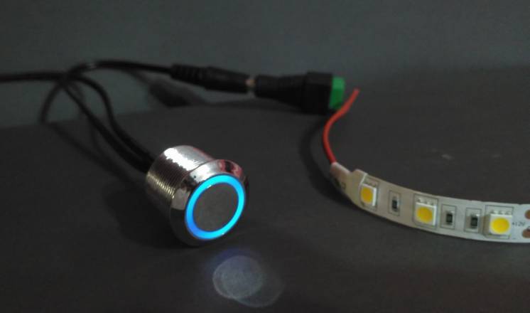 Сенсорный выключатель с функцией диммера и подсветкой (3А)