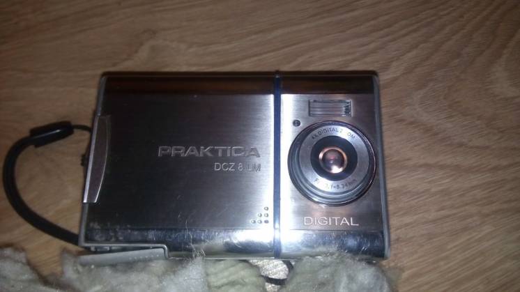 Продам цифровой фотоаппарат DCZ 8 LM