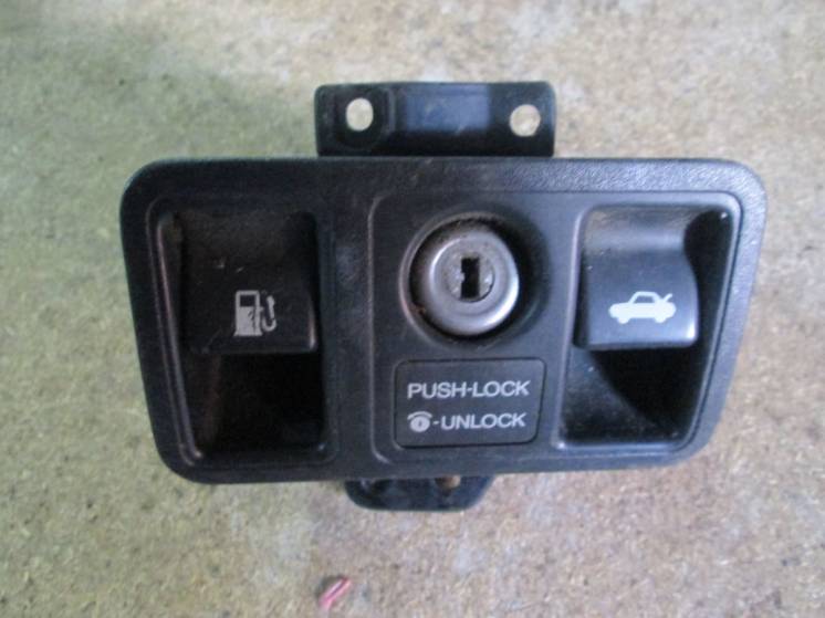 Блок кнопок открывания багажника бензобака Lexus GS 300/430 97-05