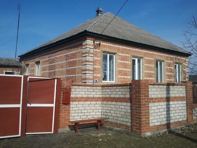 Продам добротный хозяйский дом в пгт. Малиновка, 25 км от Харькова