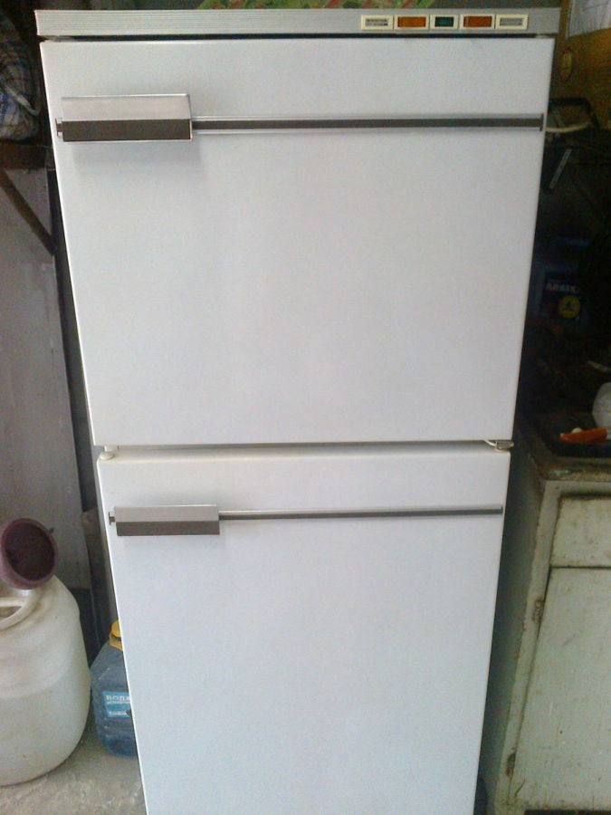 Продам двухкамерный холодильник бирюса 22