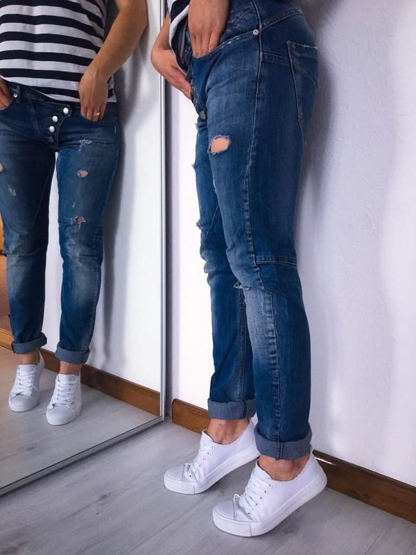 Стильные джинсы с модными потертостями и дырками, тренд сезона, S