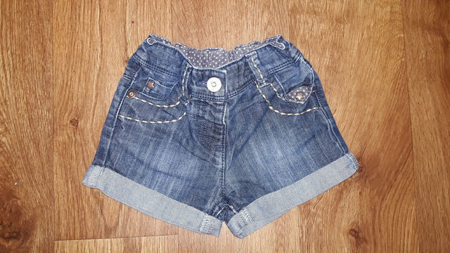 Красивые джинсовые шорты для девочки next на возраст 3-6 месяцев
