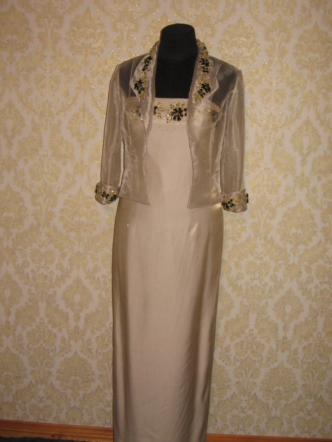 Вечернее платье с ручной вышивкой бисером + буза-накидка с рукавом