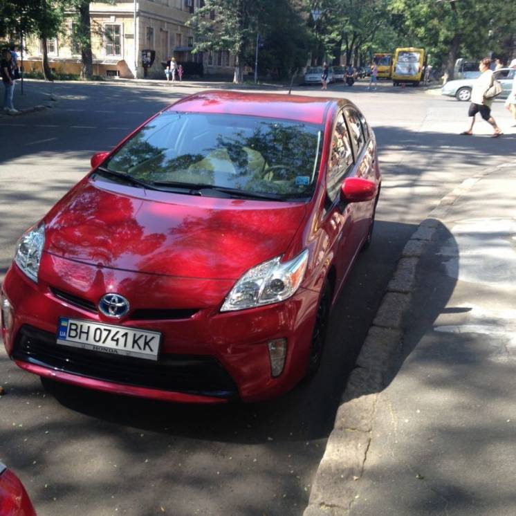 Прокат Аренда авто Toyota Prius 2015 гибрид