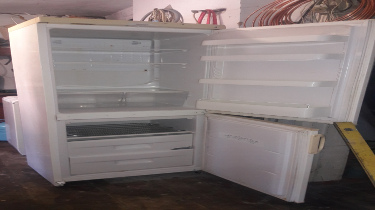 Продам Холодильник Снайге 