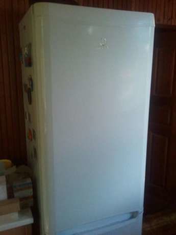 Холодильник Indesit ВН18 в хорошем рабочем состоянии