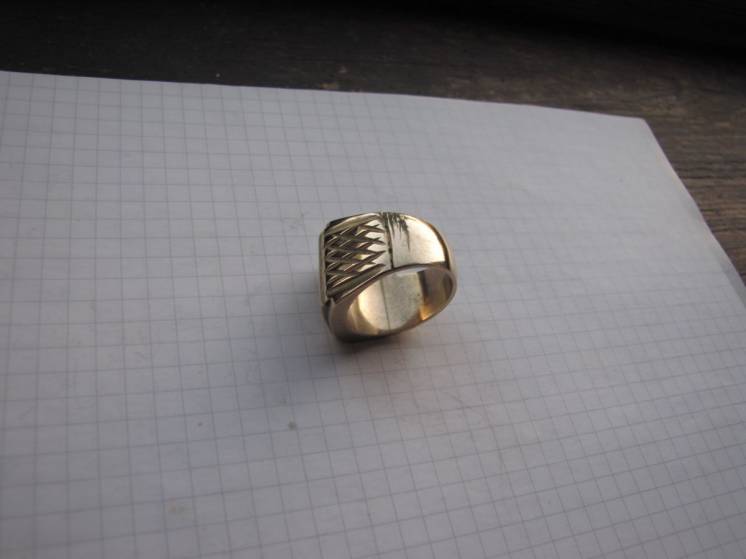 Перстень из золотистого металла Dunhill с 2 клеймами