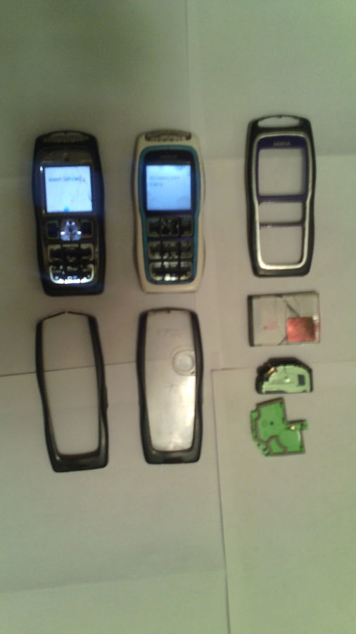 Nokia 3220 две штуки и три батареи