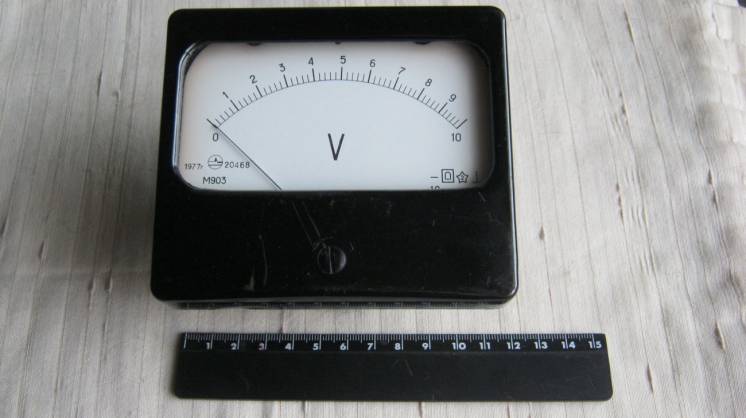 Вольтметр на 10 В. (прибор М903)