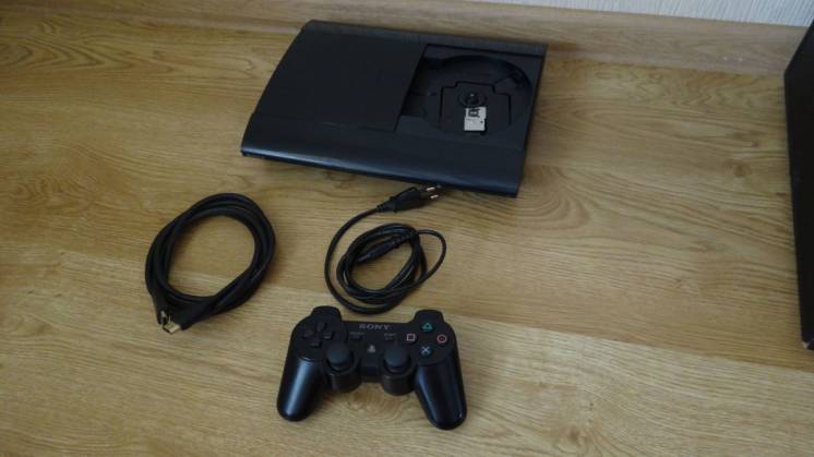 PlayStation 3 Super Slim CECH-4008 320 GB прошита