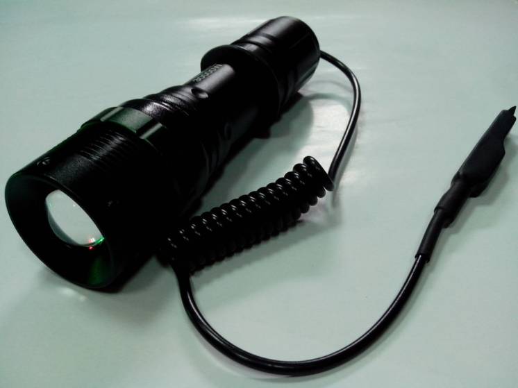 Подствольный фонарь LED с выносной кнопкой Q8455-T6