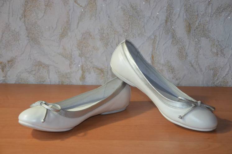 Продам женские кожаные туфли (балетки) GEOX, новые,оригинал, размер 37