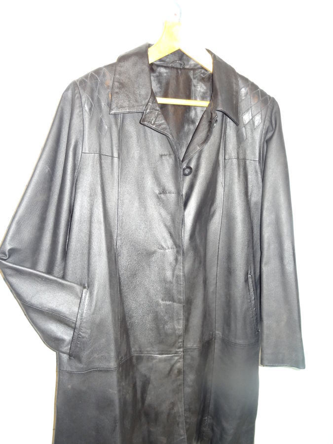 Продам новое женское кожанное пальто черного цвета разм.54-56.