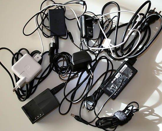 Зарядки, кабели, гарнитуры для Nokia, LG, Motorolla, Samsung фирменные