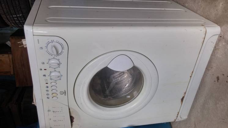 Продам стиральную машинку автомат Indesit.