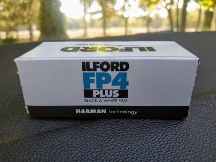 Фотопленка ILFORD FP4 plus (125 iso) 120 тип чернобелая средний формат