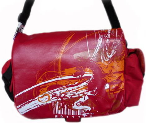 Красная вместительная сумка через плечо с карманом-пеналом